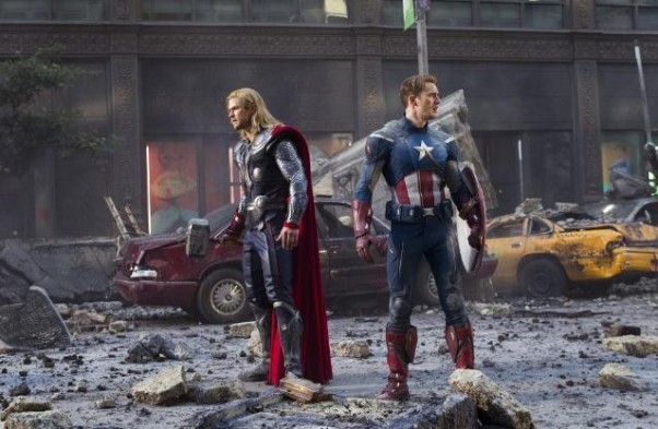 Still of Chris Evans and Chris Hemsworth in Avengers Assemble (2012)