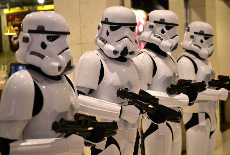 Star Wars Fans Pack US Theaters for Thursday Night Debut