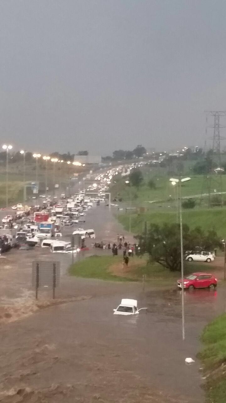 Traffic caused by the flooding. Picture: Fourways Review.