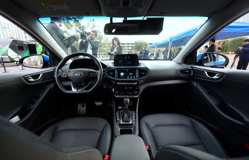 The front interior of Hyundai's Autonomous IONIQ vehicle is viewed at the 2017 Consumer Electronics Show in Las Vegas, Nevada, on January 4, 2017. / AFP PHOTO / Frederic J. BROWN