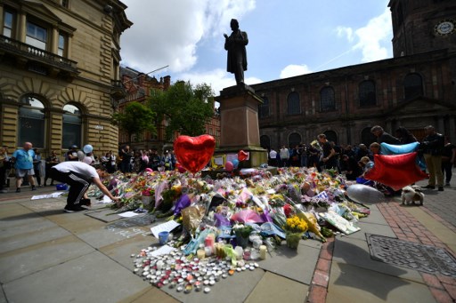 Ariana Grande planning benefit concert in Manchester