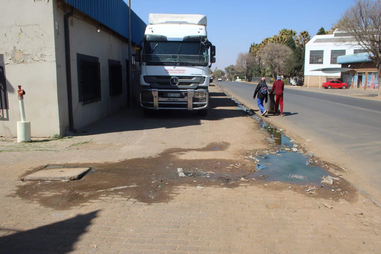 Sewage leak on sidewalk in Fochville