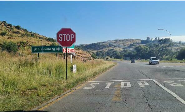 Caution! New stop sign installed on R23 road | Heidelberg Nigel Heraut