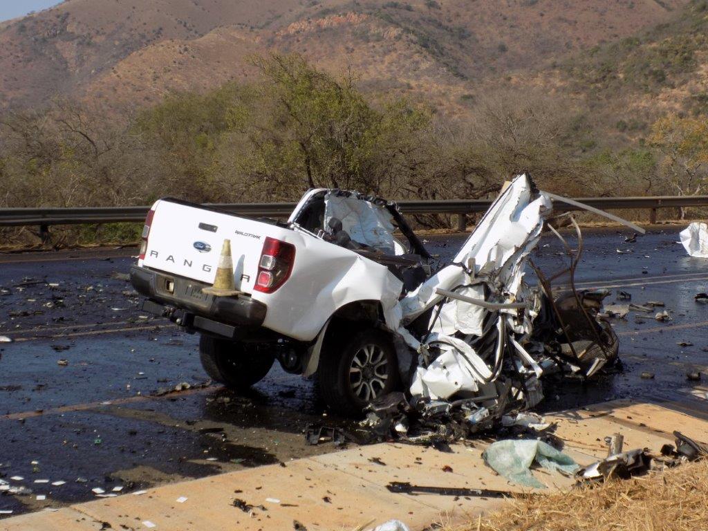 Breaking News Fatal Accident Ranger And Truck In Head On Lowvelder