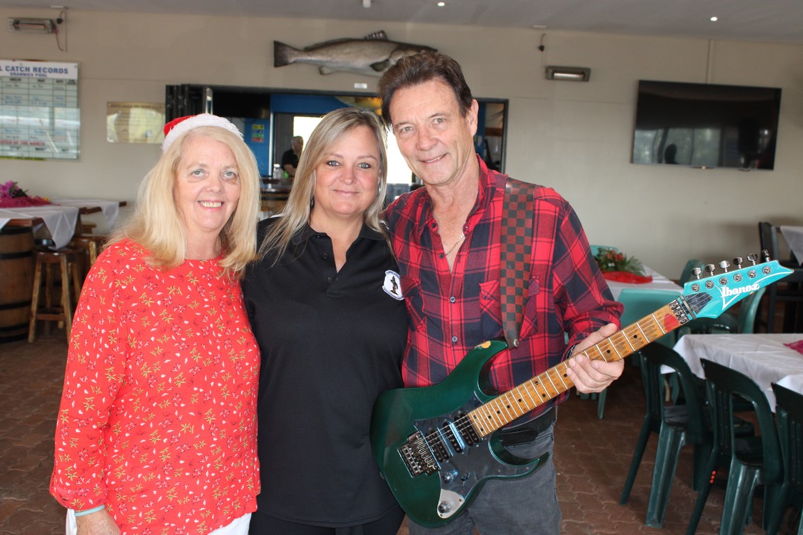 Umhlanga SkiBoat Club throws Christmas in July party for elderly