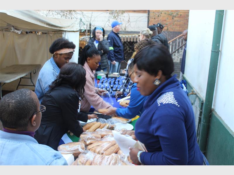 Video Homeless Fed In Tshwane Mandeladay Rekord 6258