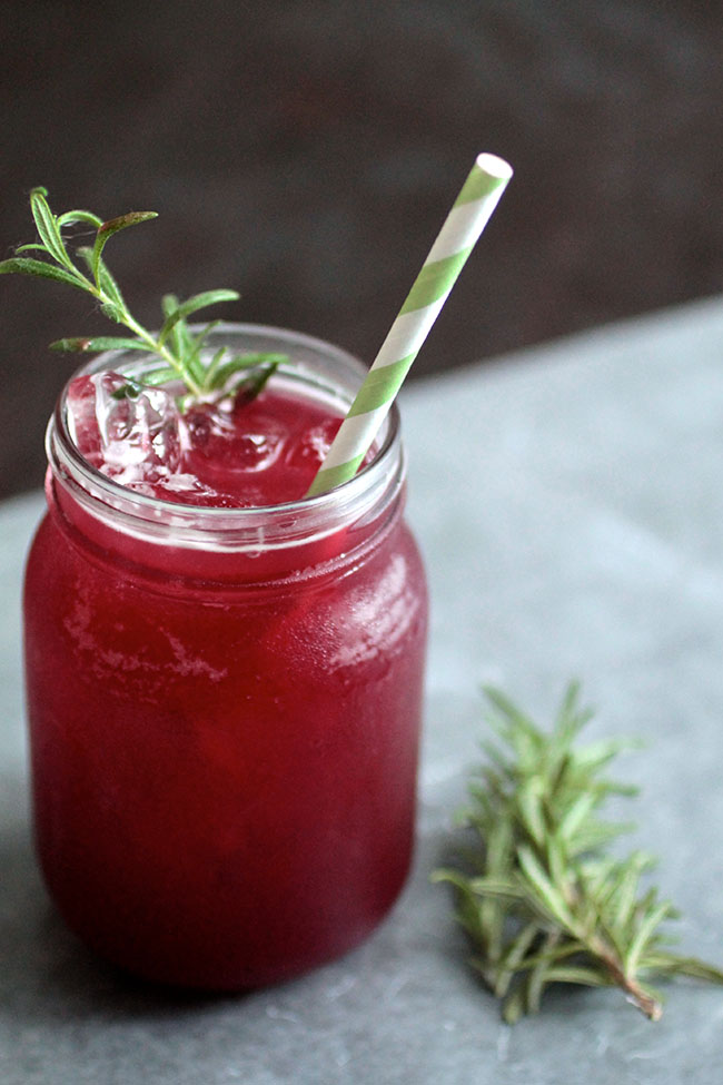 5 Holly Jolly jam jar cocktails to quench your Christmas thirst