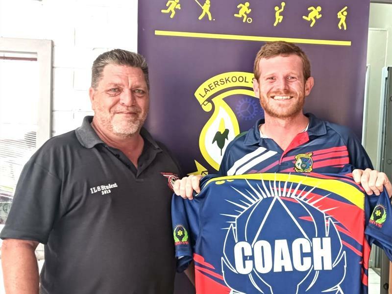 Laerskool Sundra Se Eerste Rugbyspan Spog Met Nuwe Rugbytruie 