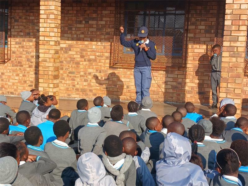 SAPS speak to learners at school in Zithobeni | Ridge Times