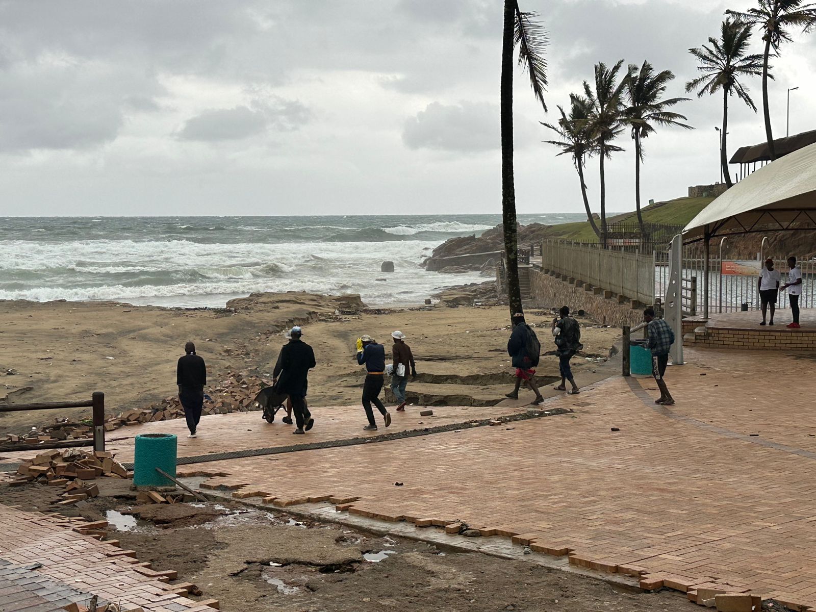 Margate beach damaged by storm, Tidy Towns cleans up [PICS] South Coast Herald