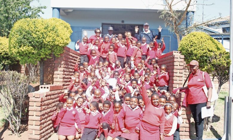 Khonzimfundo Primary learners : 'Police are our friends' | Witbank News