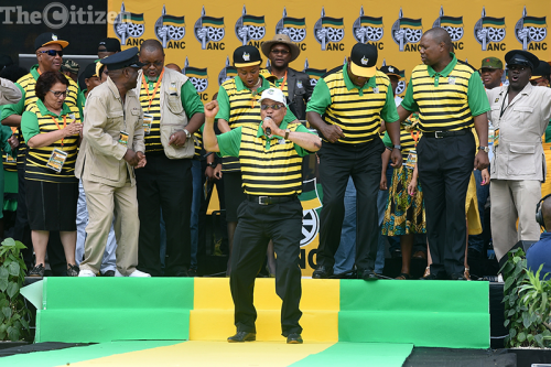 ANC president Jacob Zuma leads party officials and the gathered crowd in song following his address at the Nelson Mandela Bay Stadium, 16 April 2016, during the launch of the organisation's local government elections manifesto. Picture: Refilwe Modise
