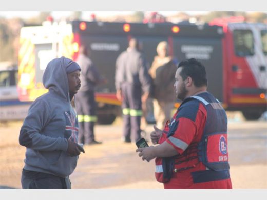 ER24 personnel speaking to a bystander on scene.