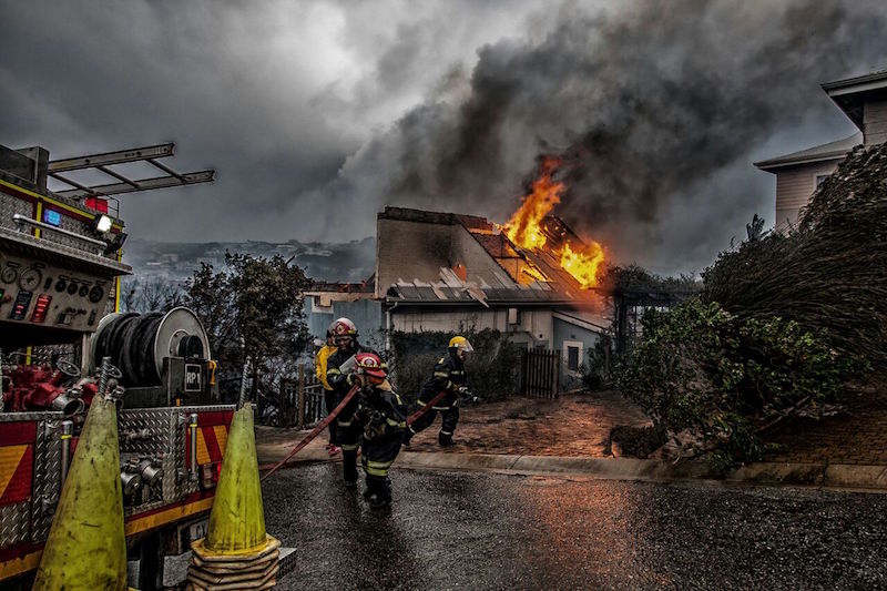 Fire rages in Plettenberg Bay. Picture: Jan Venter