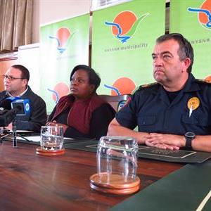 During today’s, Sunday June 11, media briefing at about 12:00 acting municipal manager for Greater Knysna Johhny Douglas (far left), executive mayor Eleanore Bouw-Spies and incident commander fire chief Reinard Geldenhuys were all of the same opinion that today would be a good day. Picture: Stefan Goosen