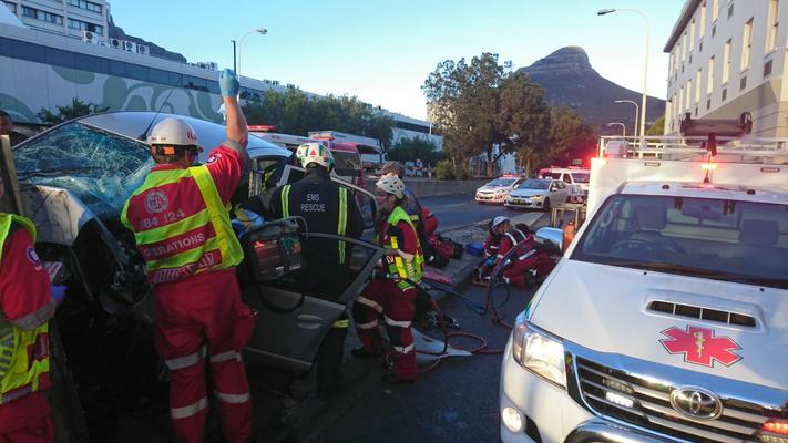 One dead, four injured in Cape Town car crash | The Citizen