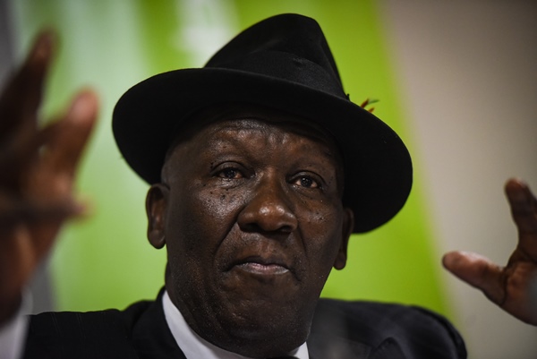 Cele allegedly prods Carl Niehaus, threatens to 'sort him ...