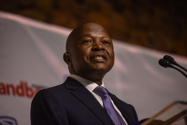 Twitter 'ashamed' of DD Mabuza as he struggles in ...