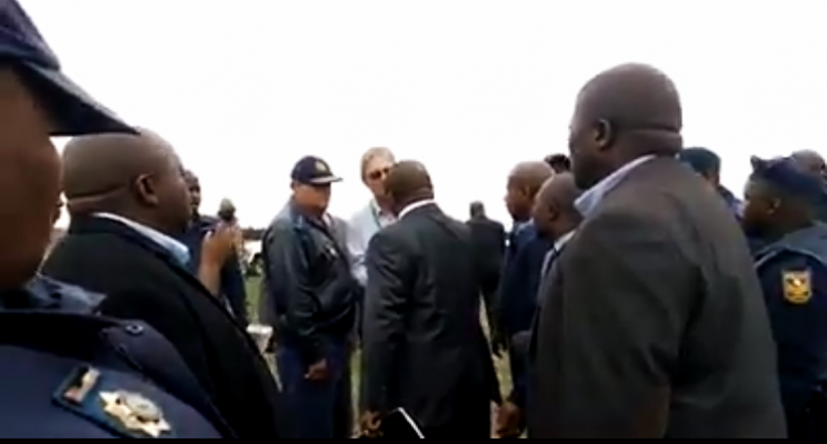 Richard Spoor speaks to Minister of Mineral Resources Gwede Mantashe at a Xolobeni community meeting on 23 September. Photo extracted from video shot by the Amadiba Crisis Committee.