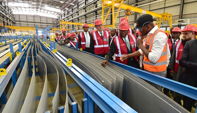 President Ramaphosa inspects Dunnottar Park in Nigel, on the East Rand, during a tour of the new, multibillion-rand train-manufacturing factory launch, 25 October 2018.
The 72-hectare site at Dunnottar Park in the City of Ekurhuleni houses the factory, a supplier park and the Rail Training School. This industrial complex, constructed at a cost of approximately R1 billion,will manufacture, assemble, test, commission and deliver 580 new commuter trains. Picture: GCIS