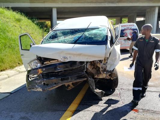 Thirteen people injured in Johannesburg minibus taxi crash | The Citizen