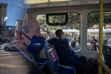 PICS: Mbalula gives Gautrain the thumbs-up as it resumes services 4