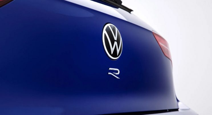 Volkswagen teases new Golf R in badge form ahead of 4 November debut