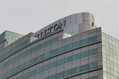 WATCH: Woman gets on roof of Durban hotel in apparent suicide attempt