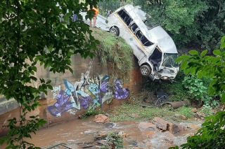 Rainy weather causes flooding, slows down traffic in Protea Glen - Vimarsana News