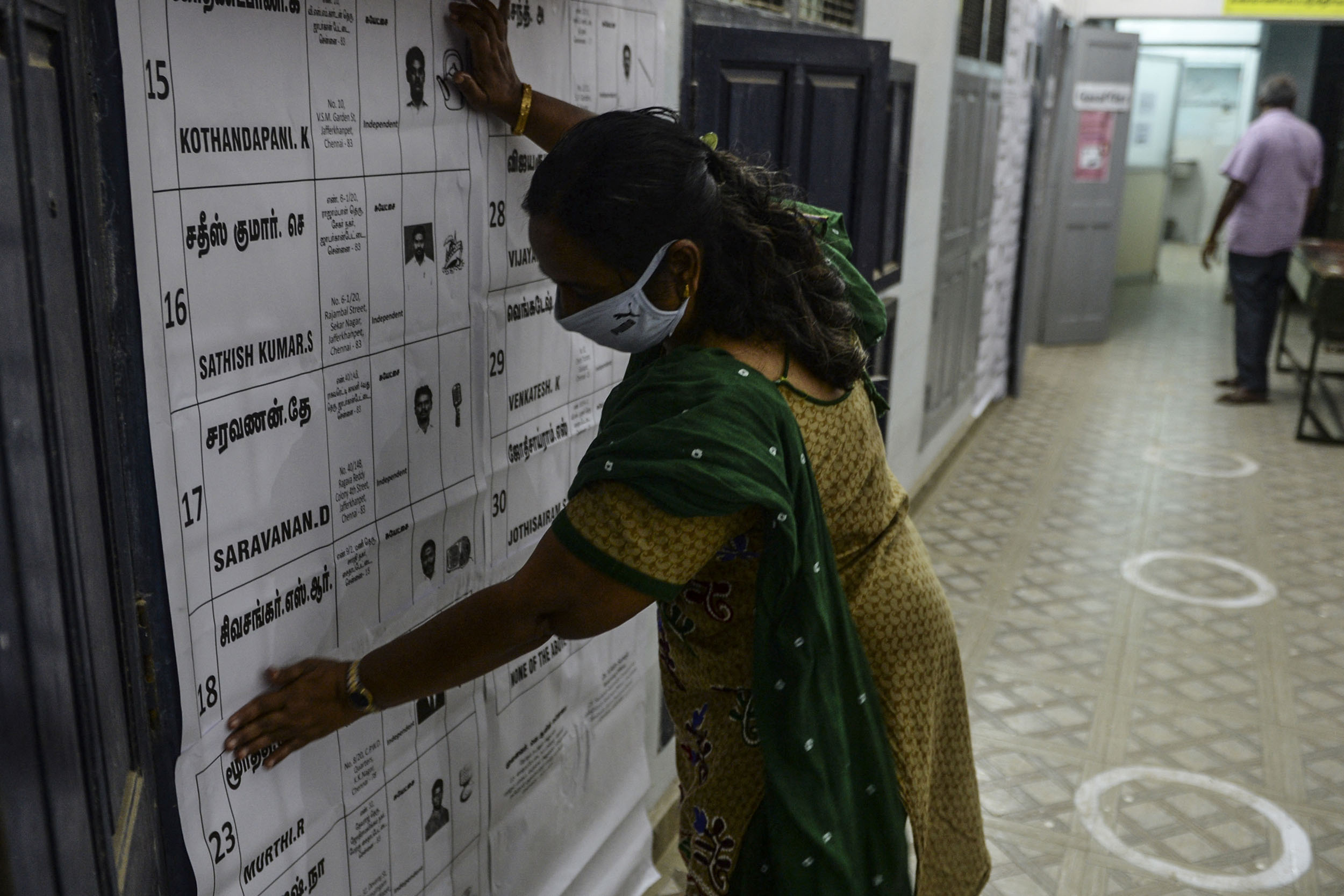 Election officials prepare polling stations on the eve of the Tamil Nadu state legislative assembly elections, in Chennai on April 5, 2021. (Photo by Arun SANKAR / AFP)