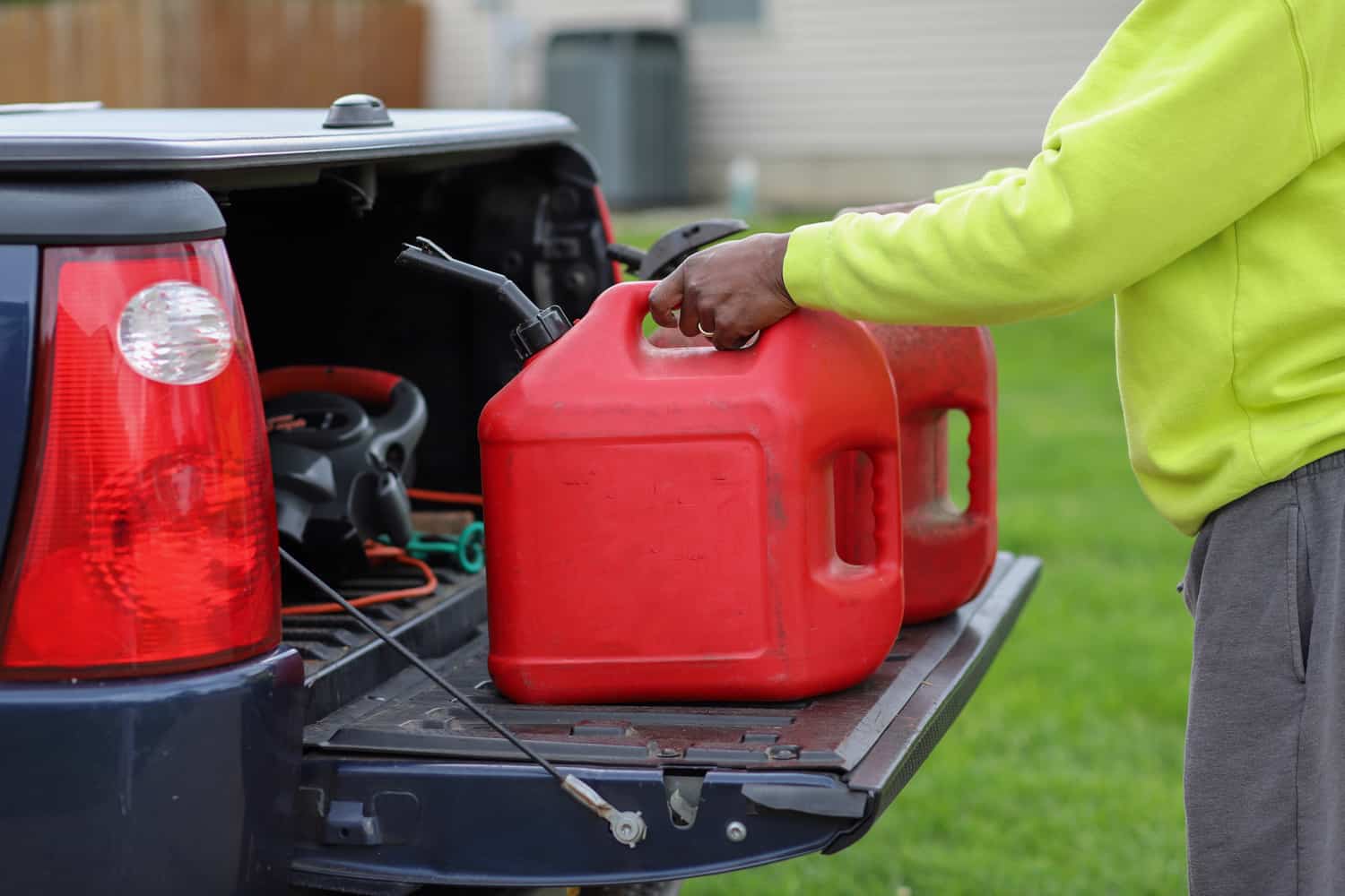 Farmers hurt by ban on selling fuel in containers - Vimarsana News