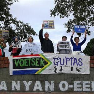 Protesters picketing in their own capacity at Unity Park at the top of York Street. Picture: Michelle Pienaar